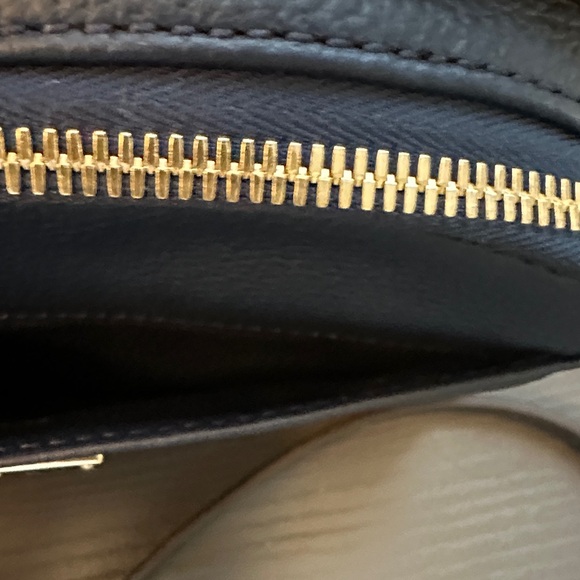 Dooney & Bourke Dark Blue Crossbody Pebbled Leather Bag Built in wallet feature - Picture 4 of 11